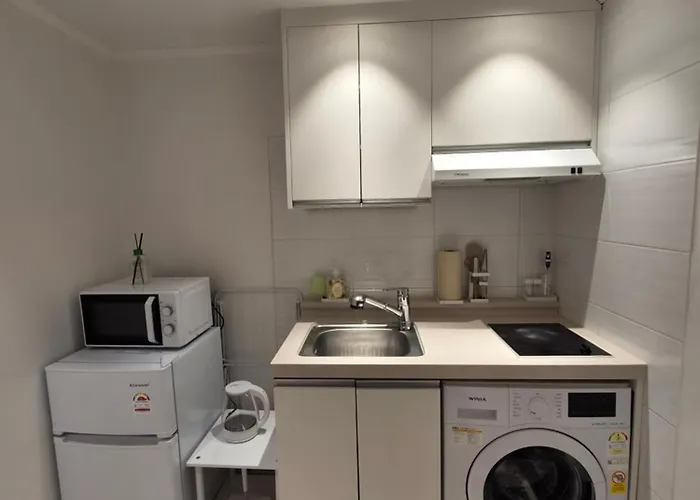 1-minute Walk From Ktx Station, Ultra-close To The Station, Cozy Accommodation, Luggage Storage, Haeon