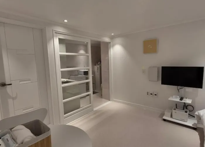 Bed and breakfast 1-minute Walk From Ktx Station, Ultra-close To The Station, Cozy Accommodation, Luggage Storage, Haeon Ciudad Metropolitana de Busan