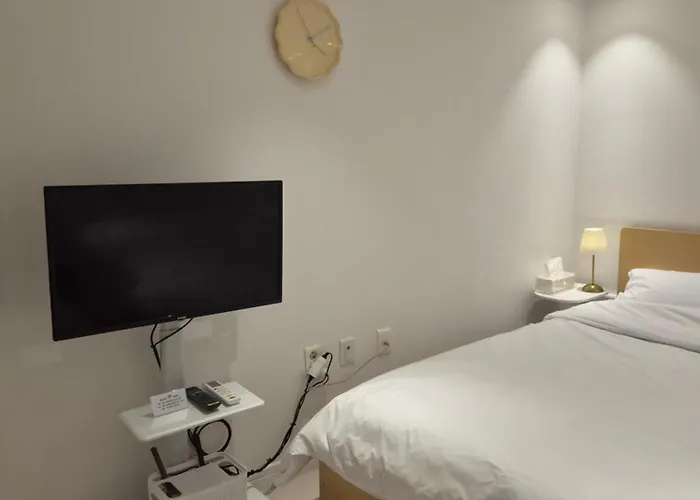 1-minute Walk From Ktx Station, Ultra-close To The Station, Cozy Accommodation, Luggage Storage, Haeon *