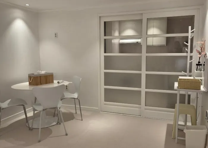 1-minute Walk From Ktx Station, Ultra-close To The Station, Cozy Accommodation, Luggage Storage, Haeon *