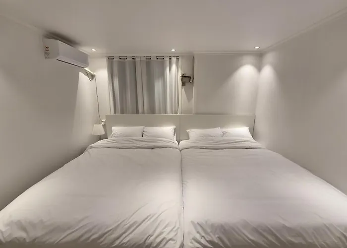 Bed and breakfast 1-minute Walk From Ktx Station, Ultra-close To The Station, Cozy Accommodation, Luggage Storage, Haeon