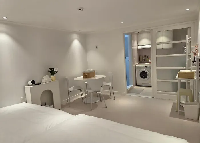 1-minute Walk From Ktx Station, Ultra-close To The Station, Cozy Accommodation, Luggage Storage, Haeon Bed and breakfast *