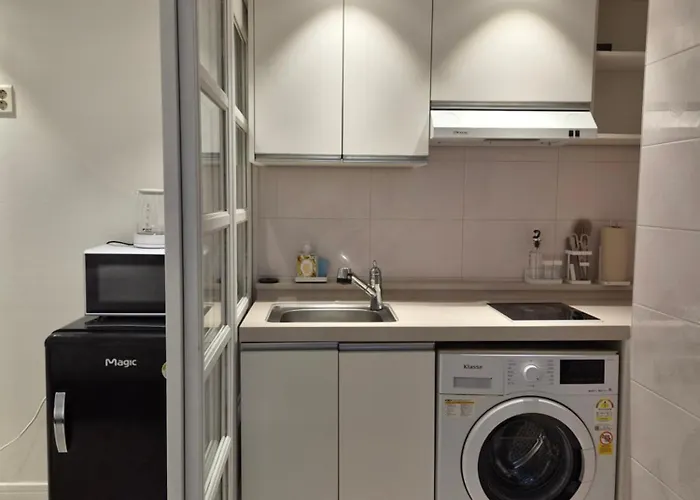 1-minute Walk From Ktx Station, Ultra-close To The Station, Cozy Accommodation, Luggage Storage, Haeon Bed and breakfast Ciudad Metropolitana de Busan