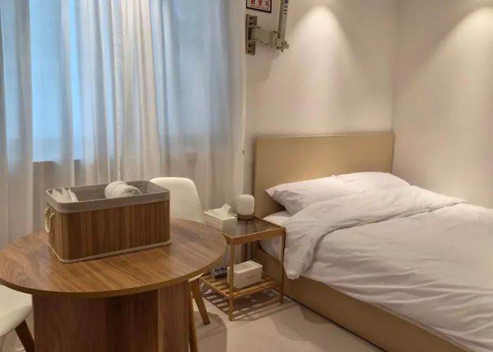 1-minute Walk From Ktx Station, Ultra-close To The Station, Cozy Accommodation, Luggage Storage, Haeon Bed and breakfast Ciudad Metropolitana de Busan