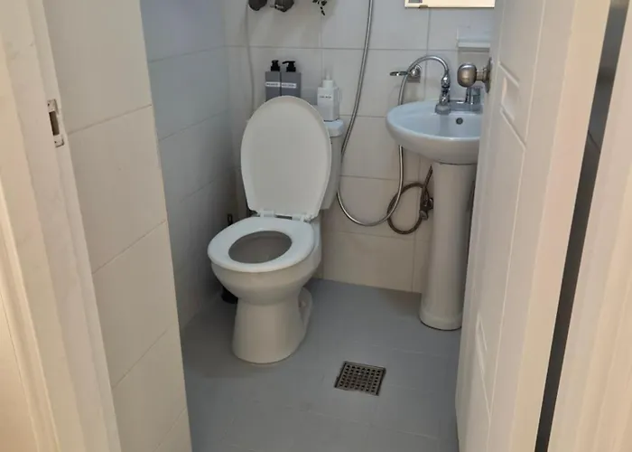 Bed and breakfast 1-minute Walk From Ktx Station, Ultra-close To The Station, Cozy Accommodation, Luggage Storage, Haeon