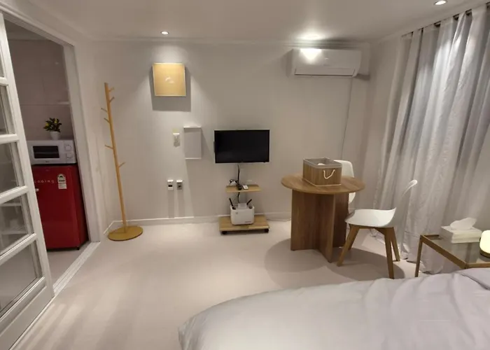 Bed and breakfast 1-minute Walk From Ktx Station, Ultra-close To The Station, Cozy Accommodation, Luggage Storage, Haeon *