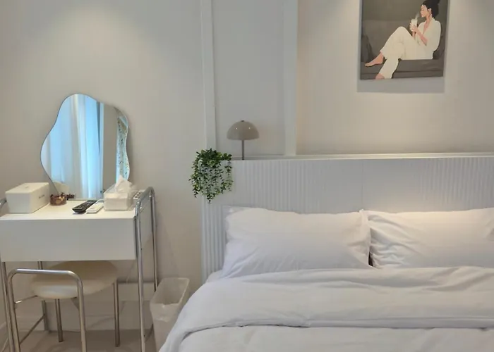 1-minute Walk From Ktx Station, Ultra-close To The Station, Cozy Accommodation, Luggage Storage, Haeon Ciudad Metropolitana de Busan