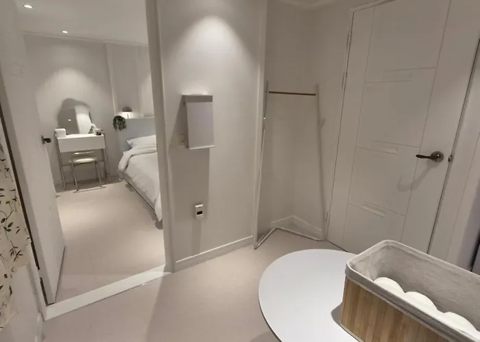 1-minute Walk From Ktx Station, Ultra-close To The Station, Cozy Accommodation, Luggage Storage, Haeon Bed and breakfast *