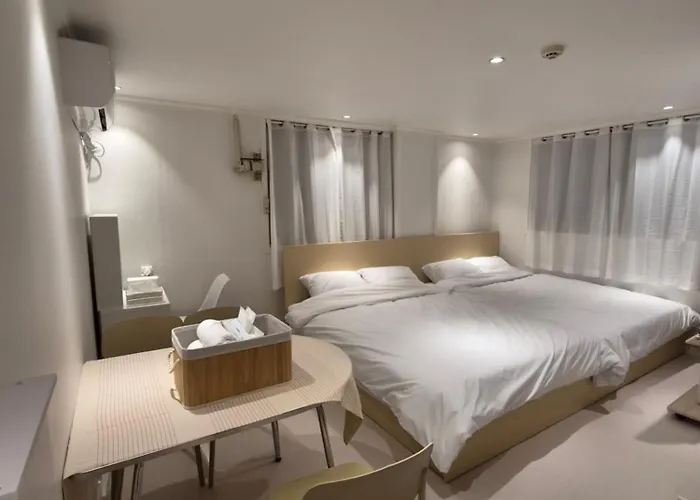 1-minute Walk From Ktx Station, Ultra-close To The Station, Cozy Accommodation, Luggage Storage, Haeon