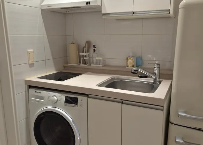 1-minute Walk From Ktx Station, Ultra-close To The Station, Cozy Accommodation, Luggage Storage, Haeon *