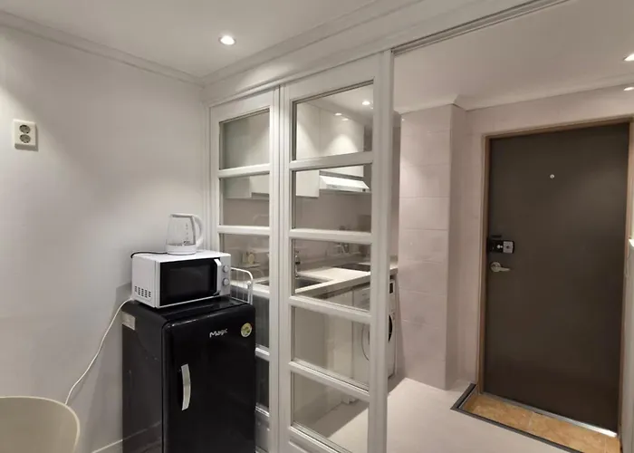 1-minute Walk From Ktx Station, Ultra-close To The Station, Cozy Accommodation, Luggage Storage, Haeon *