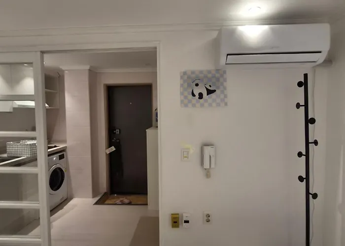Bed and breakfast 1-minute Walk From Ktx Station, Ultra-close To The Station, Cozy Accommodation, Luggage Storage, Haeon *