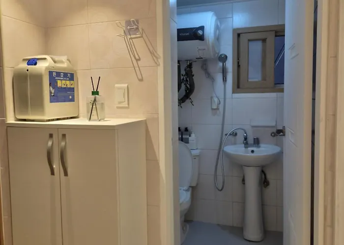 1-minute Walk From Ktx Station, Ultra-close To The Station, Cozy Accommodation, Luggage Storage, Haeon