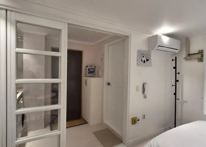 1-minute Walk From Ktx Station, Ultra-close To The Station, Cozy Accommodation, Luggage Storage, Haeon