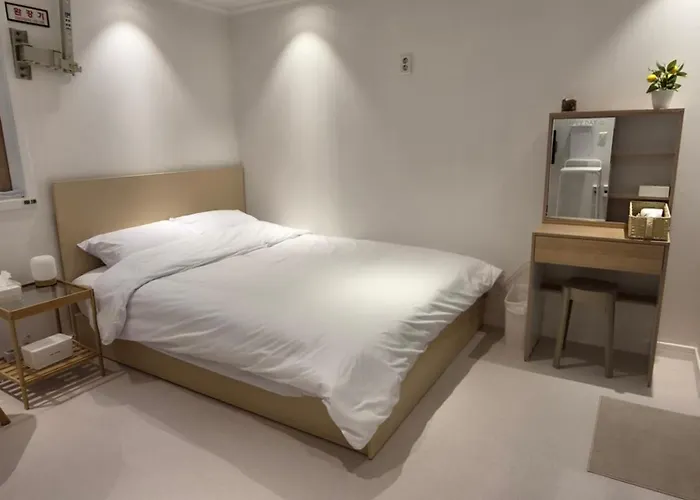 1-minute Walk From Ktx Station, Ultra-close To The Station, Cozy Accommodation, Luggage Storage, Haeon