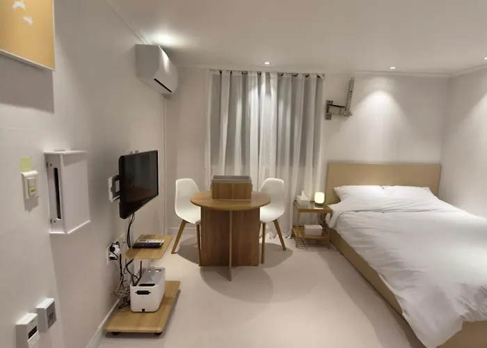 1-minute Walk From Ktx Station, Ultra-close To The Station, Cozy Accommodation, Luggage Storage, Haeon *