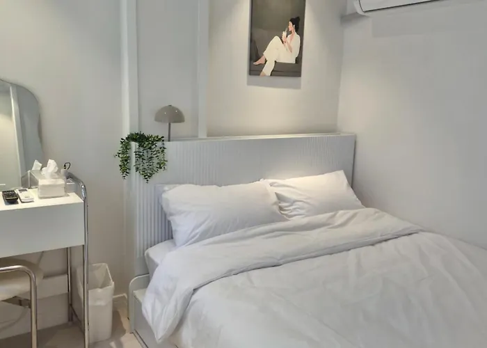 1-minute Walk From Ktx Station, Ultra-close To The Station, Cozy Accommodation, Luggage Storage, Haeon