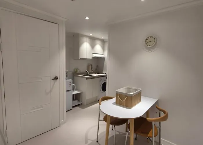 1-minute Walk From Ktx Station, Ultra-close To The Station, Cozy Accommodation, Luggage Storage, Haeon