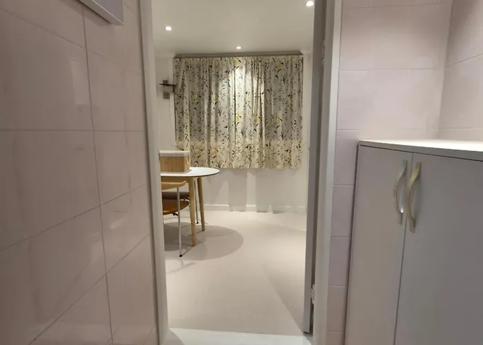 Bed and breakfast 1-minute Walk From Ktx Station, Ultra-close To The Station, Cozy Accommodation, Luggage Storage, Haeon